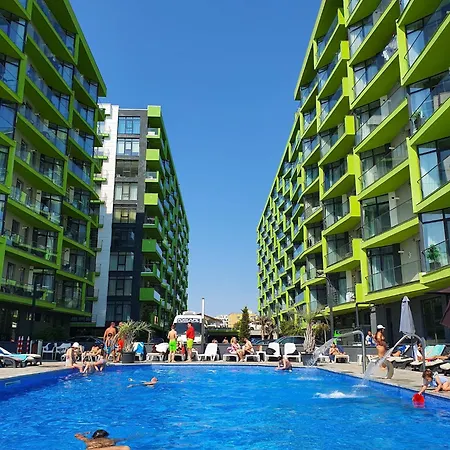 Evana Sunrise - Pool And Apartment