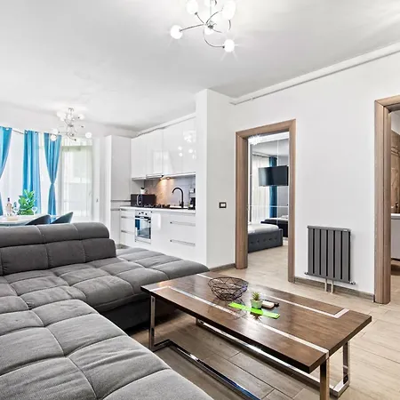 Evana Sunrise - Pool And Apartman Năvodari