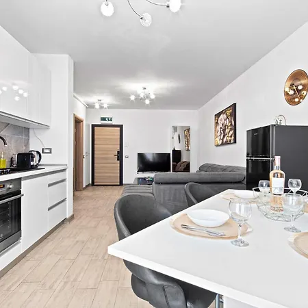 Apartman Evana Sunrise - Pool And