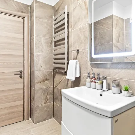 Evana Sunrise - Pool And *