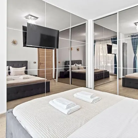 Evana Sunrise - Pool And Apartman Năvodari