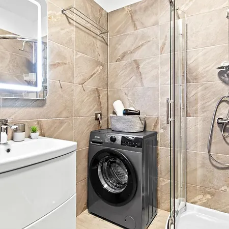 Evana Sunrise - Pool And Apartman Năvodari